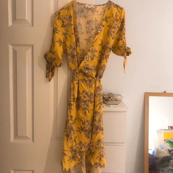 ✨LIKE NEW Ardene high low wrap dress ✨ - Picture 3 of 4